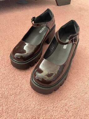 Brown Mary Jane Shoes | US 7 / Fits 8–8.5